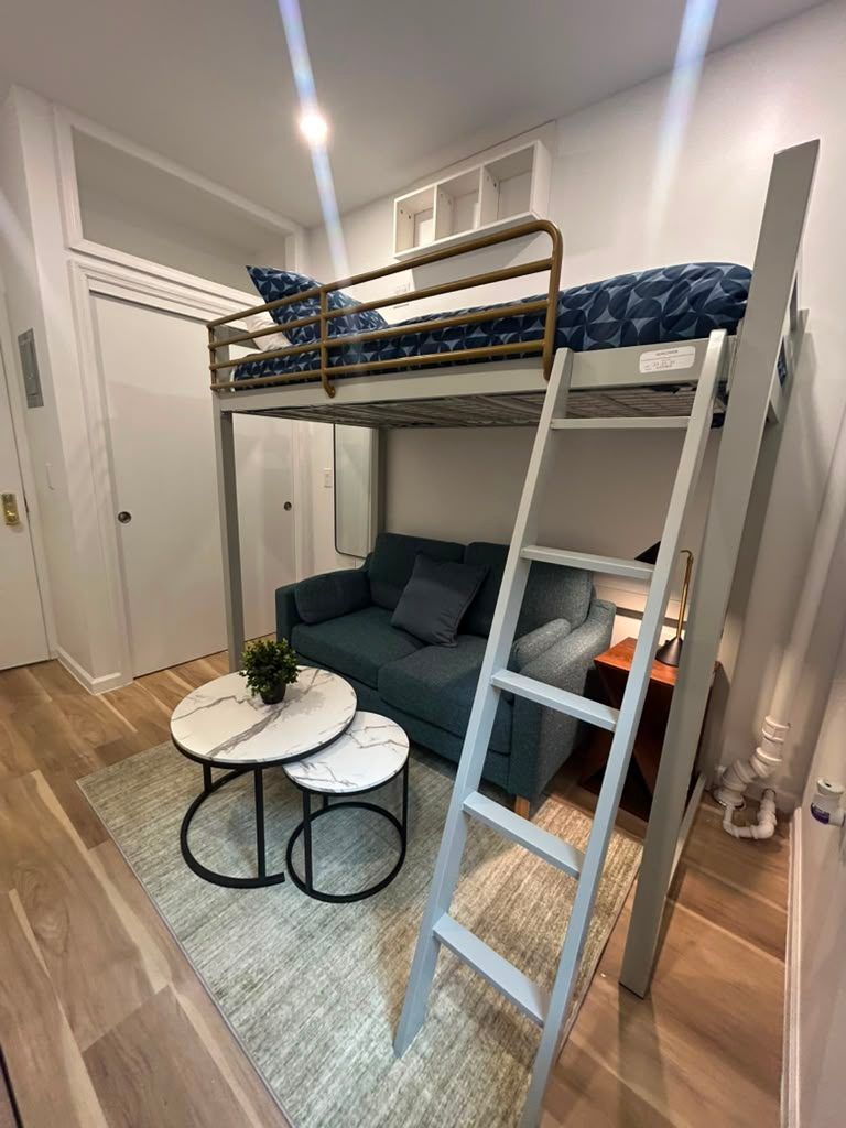Contemporary Studio with Shared Bathroom in UWS