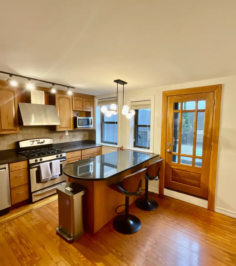 VAN VORST HOUSE Downtown Jersey City Charming 2BR Brownstone Apt. 15 mins to NYC