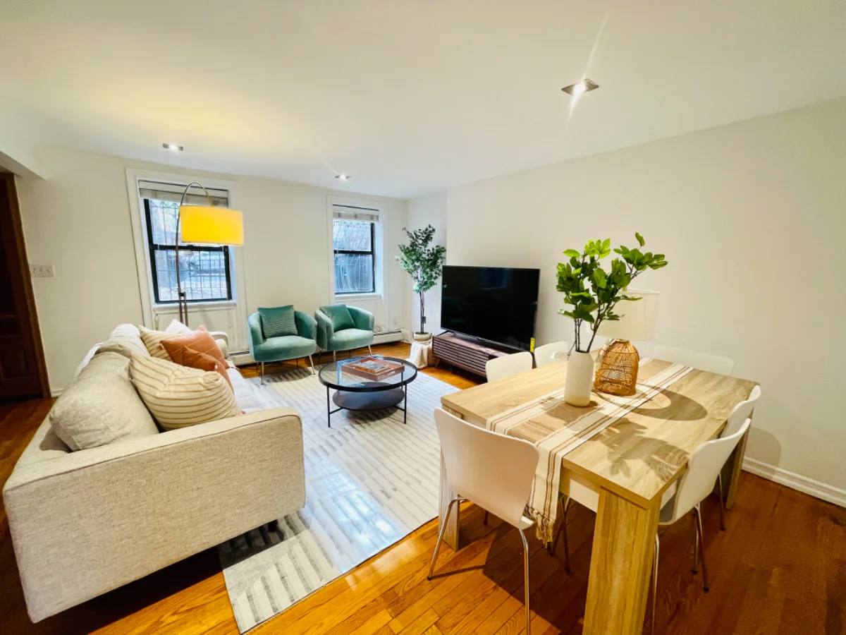 VAN VORST HOUSE Downtown Jersey City Charming 2BR Brownstone Apt. 15 mins to NYC