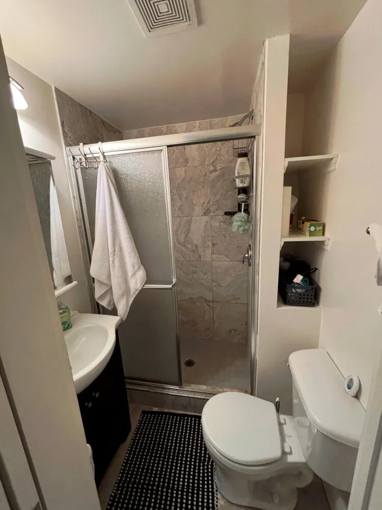 Room in Apartment Close to AU and Metro - Bedroom 1