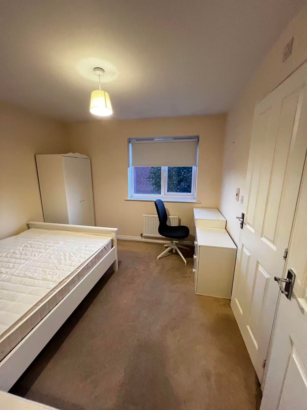 Furnished Private Bedroom with En-Suite Bathroom Near Cannon Park, Coventry