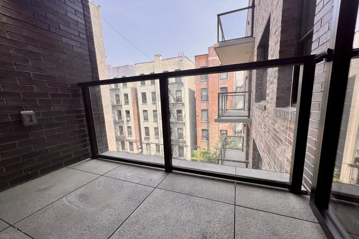 Stylish and modern 2 bedroom (or flex 3) apartment in a new development building the heart of Upper West Side !!