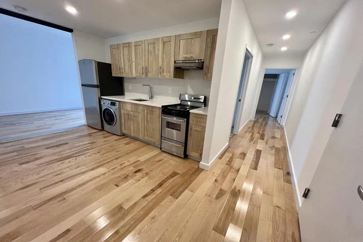 Stylish and modern 2 bedroom (or flex 3) apartment in a new development building the heart of Upper West Side !!