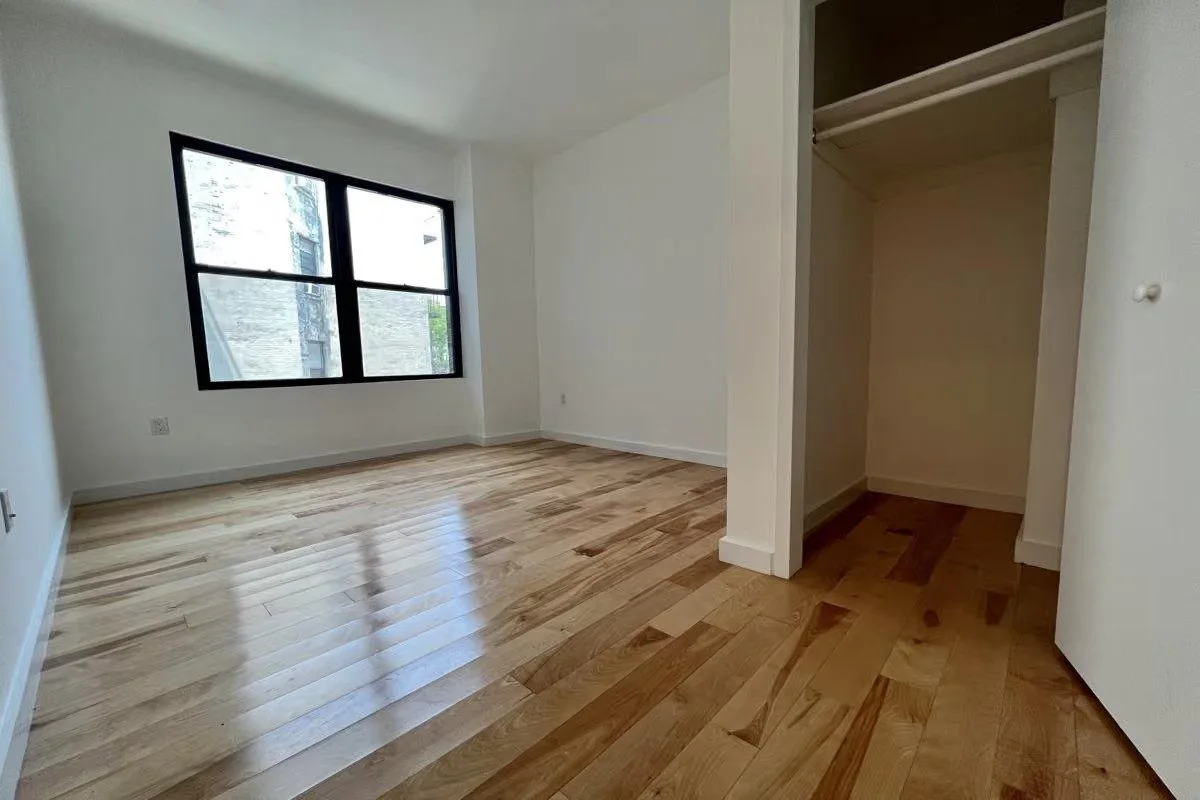 Stylish and modern 2 bedroom (or flex 3) apartment in a new development building the heart of Upper West Side !!