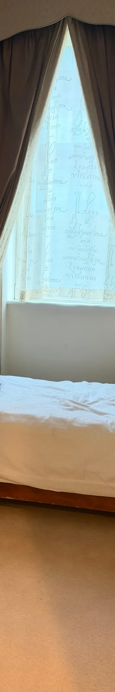 Spare room in Chelsea Harbour Apartment