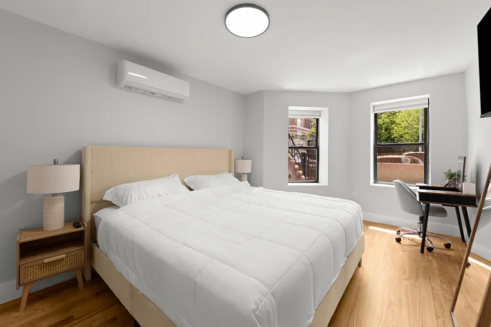 Cozy Garden Apt, in-unit laundry, WiFi, near transit - Bedroom 1