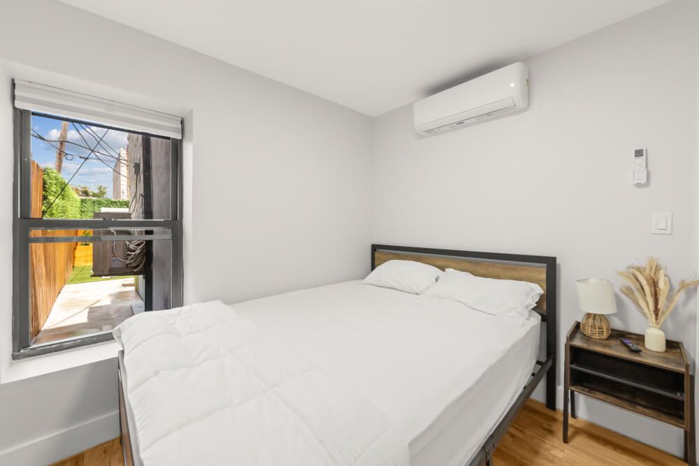 Cozy Garden Apt, in-unit laundry, WiFi, near transit - Bedroom 3