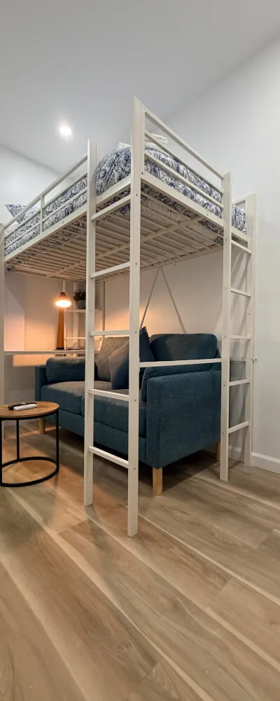 Contemporary Studio with Shared Bathroom in Elevator UWS Building