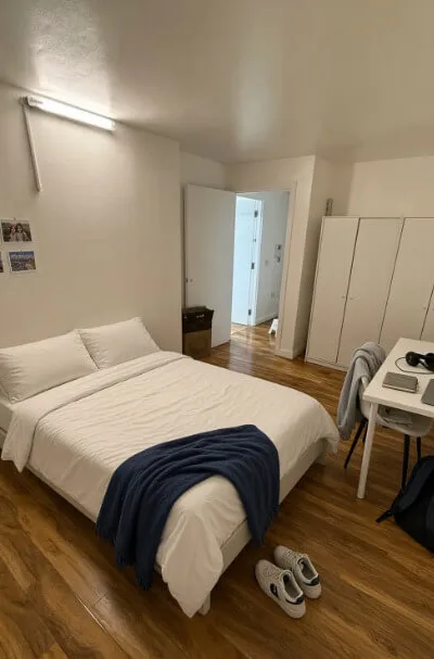 Deptford Bridge 2B1B | 1-Min Walk to DLR | Gym & Pool | Furnished | Long-Term