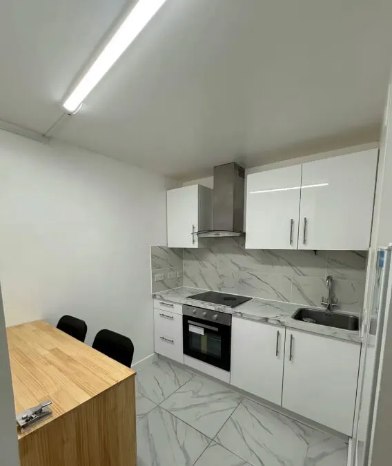 Deptford Bridge 2B1B | 1-Min Walk to DLR | Gym & Pool | Furnished | Long-Term