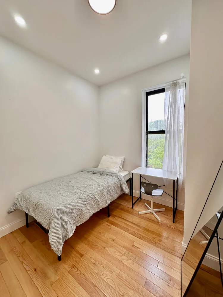 BRAND NEW RIVERSIDE APT 62 - Bedroom 2