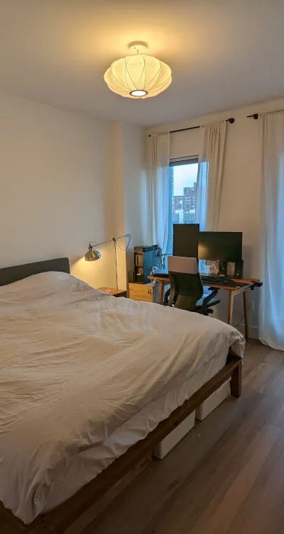 Spacious luxury sunny condo next to the subway