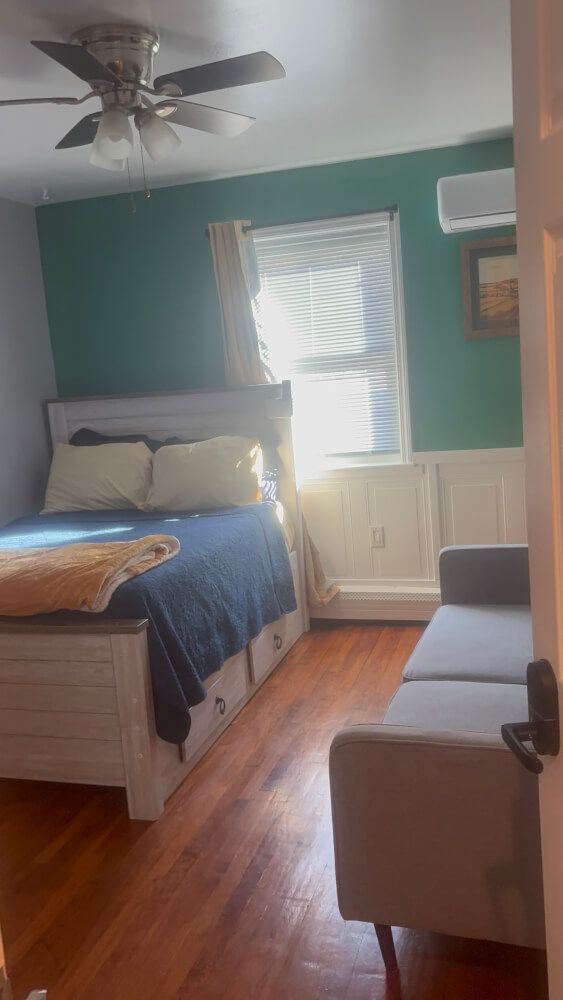 Cozy Full Size Bedroom in South Brooklyn