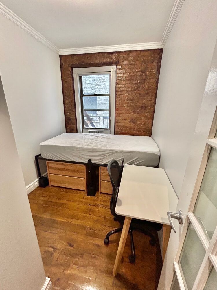 Fully Furnished Private Bedroom Available in Female Student-Only Apartment, Available Immediately for the 2026/2027 Academic Year