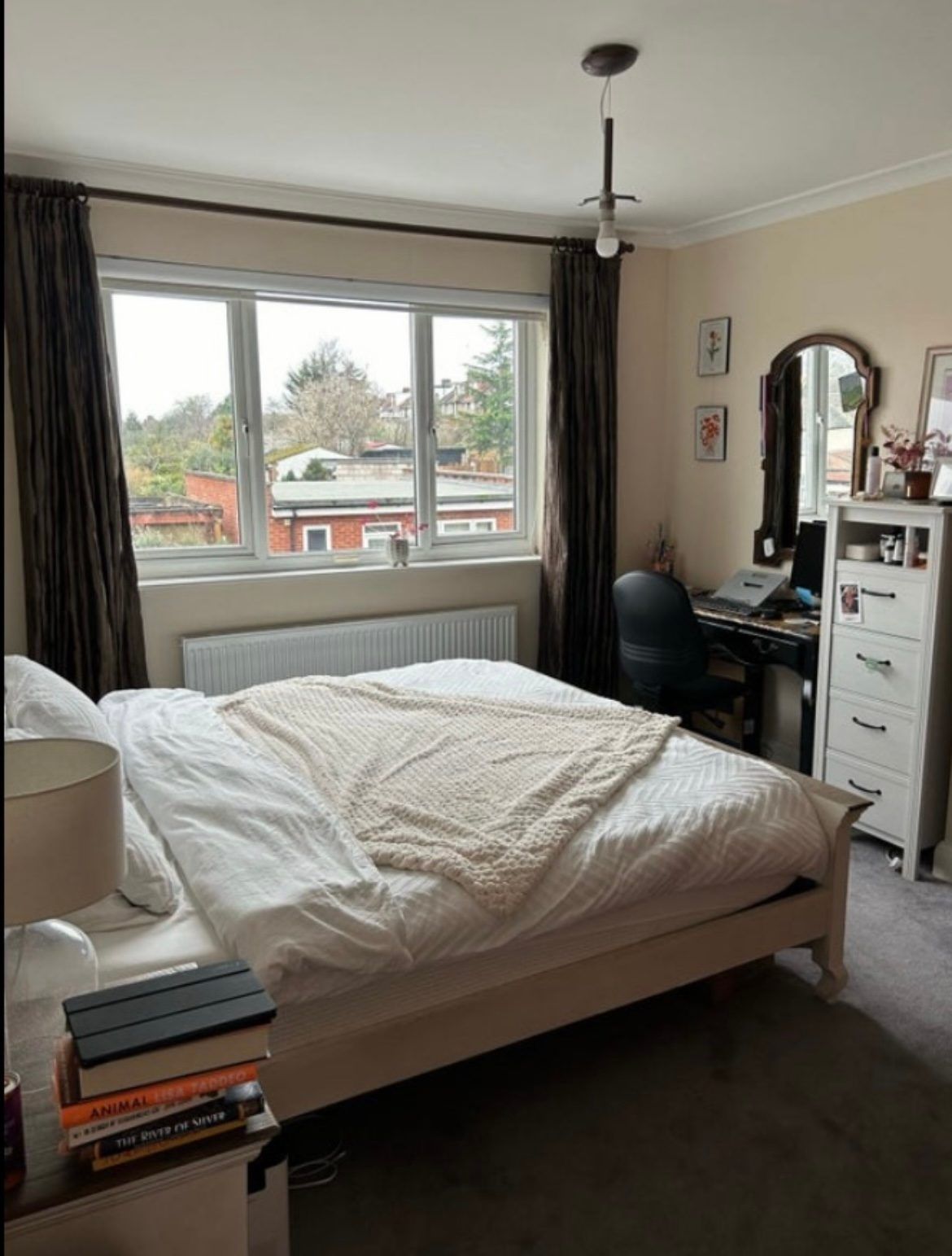 Big cosy bedroom in North London