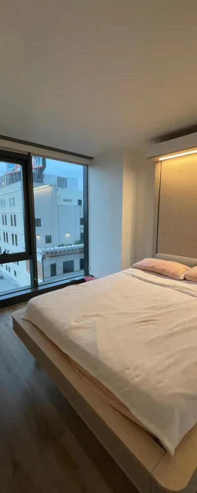 Modern High Rise in Oakland (15 minutes from San Francisco)