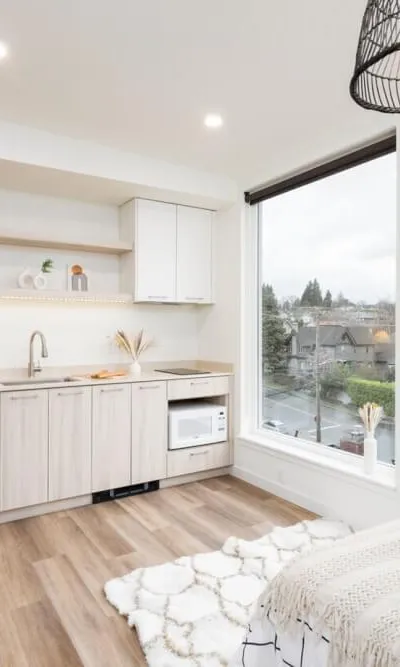 Modern Fully Furnished Studio - 1 min from UW Campus