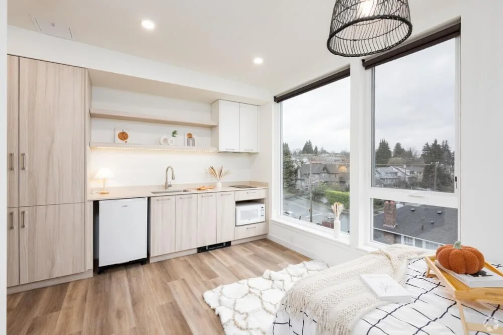 Modern Fully Furnished Studio - 1 min from UW Campus