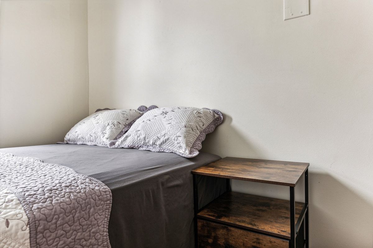 Furnished bedroom in Central Brooklyn