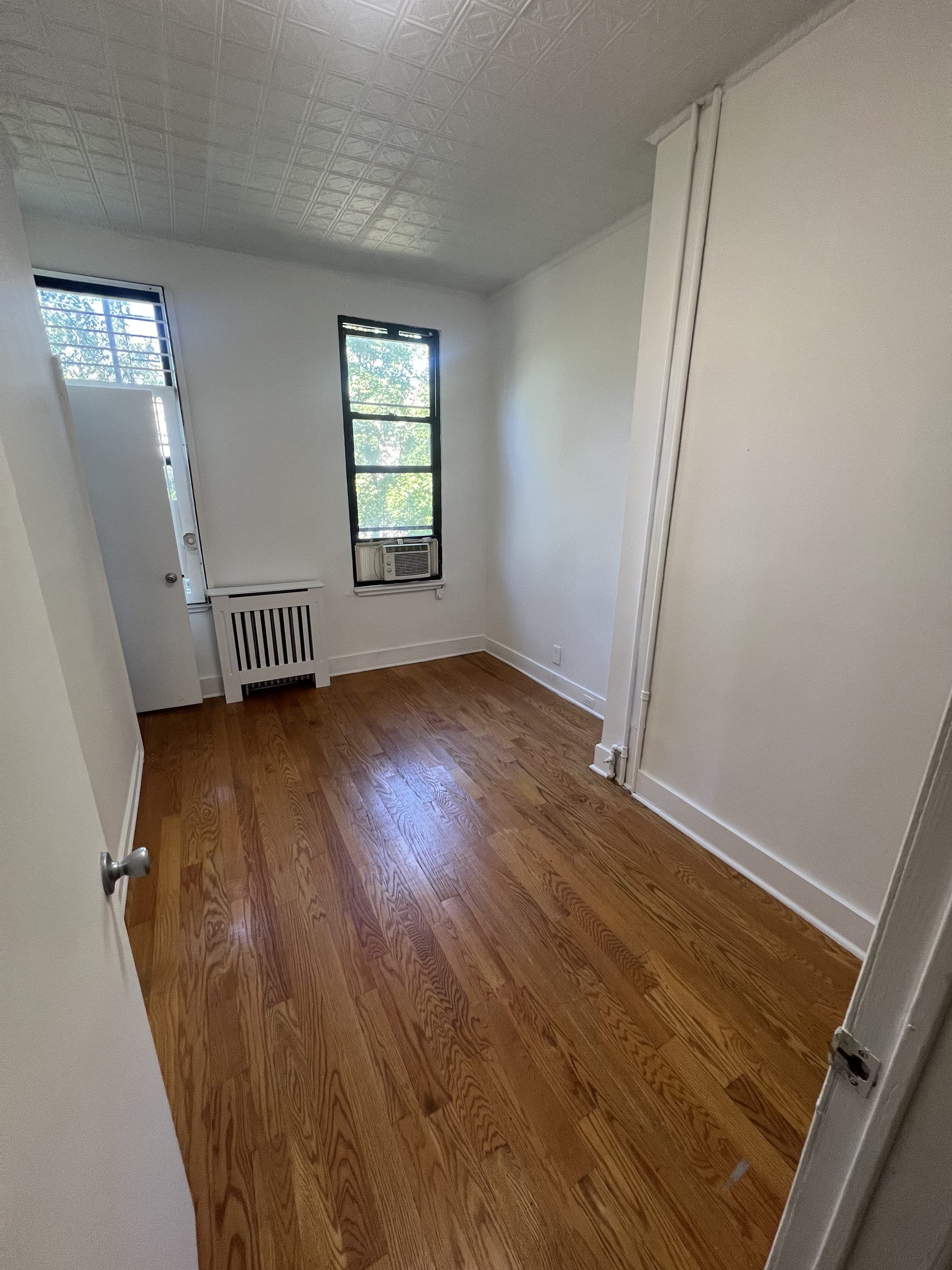 Charming room with tin ceiling in Bushwick