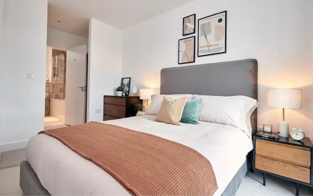 Delightful Ensuite Room in Barking Wharf Square