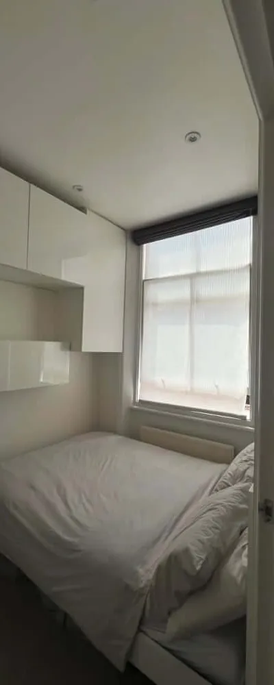 Bright Room in Kensington