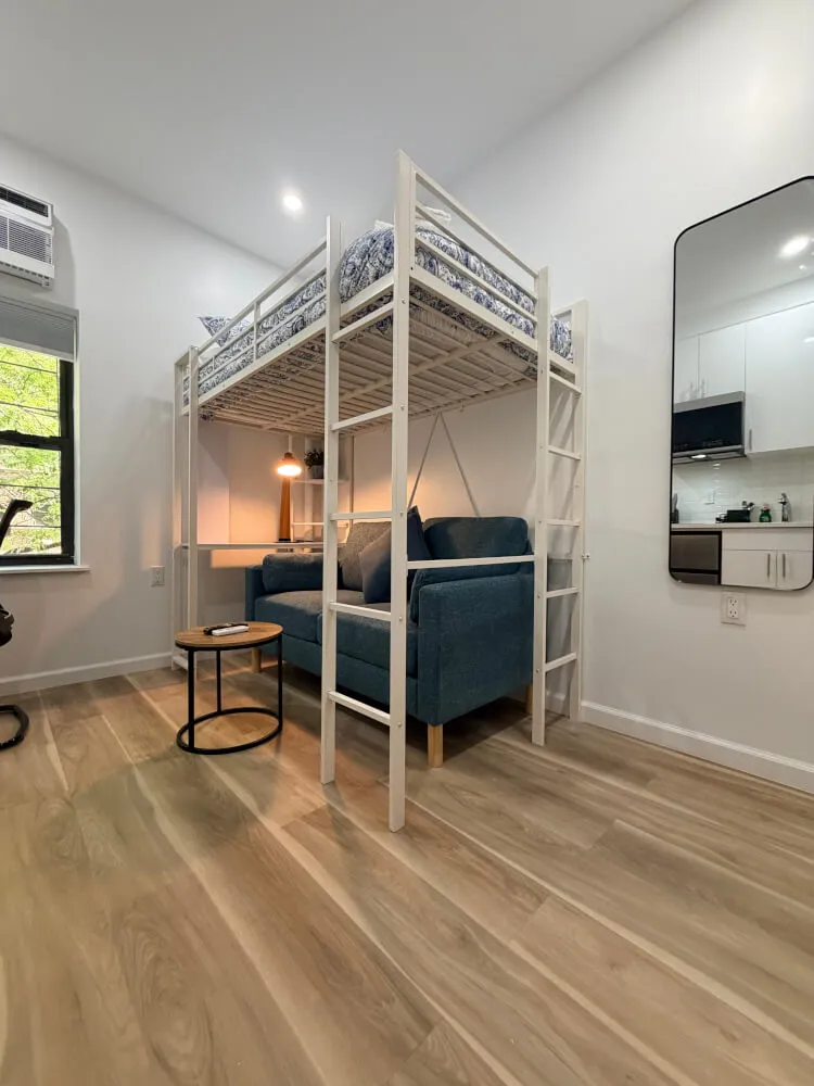 Contemporary Studio with Shared Bathroom in UWS