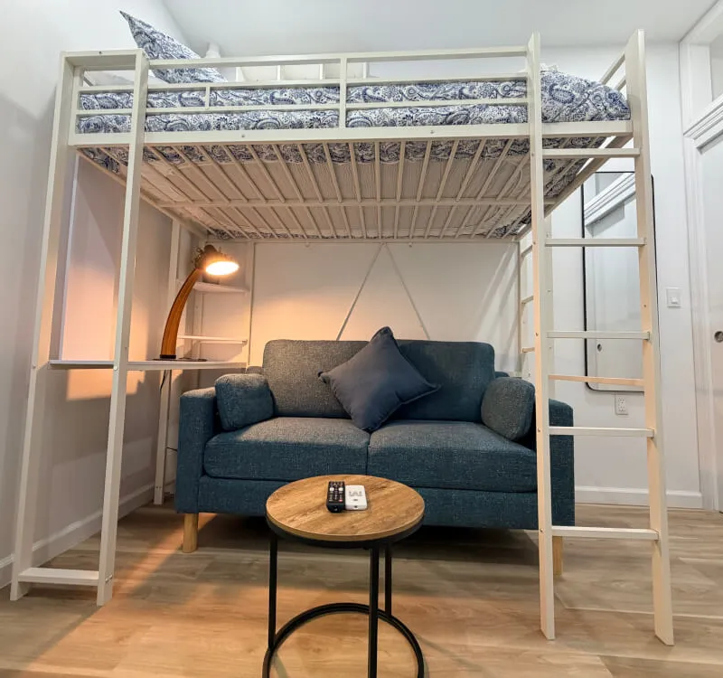Contemporary Studio with Shared Bathroom in UWS