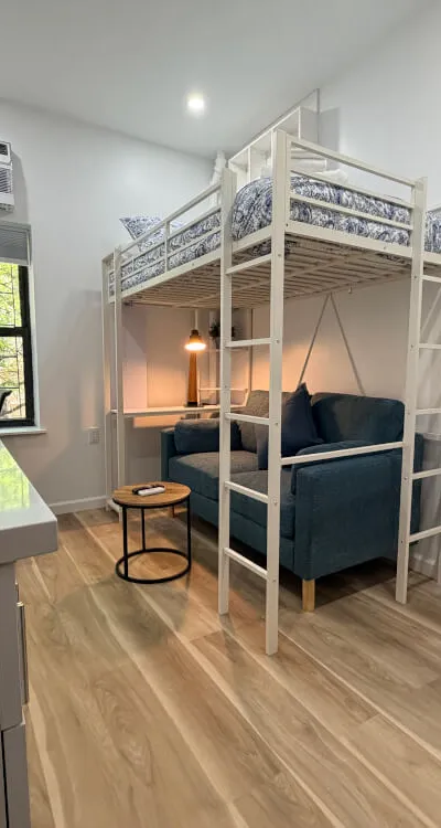 Contemporary Studio with Shared Bathroom in UWS