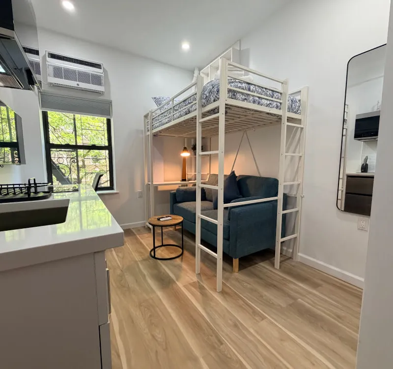Contemporary Studio with Shared Bathroom in UWS