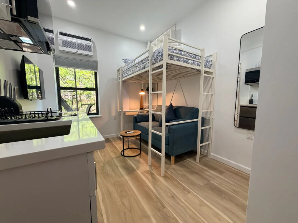 Contemporary Studio with Shared Bathroom in UWS