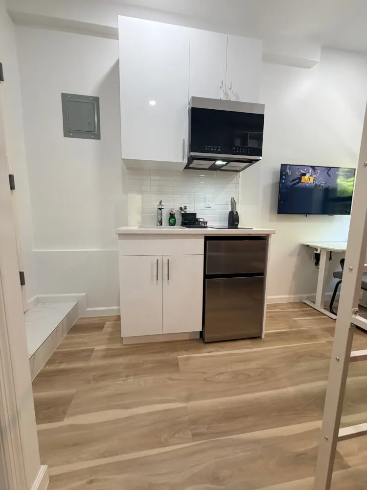 Contemporary Studio with Shared Bathroom in UWS