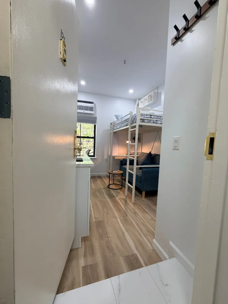 Contemporary Studio with Shared Bathroom in UWS