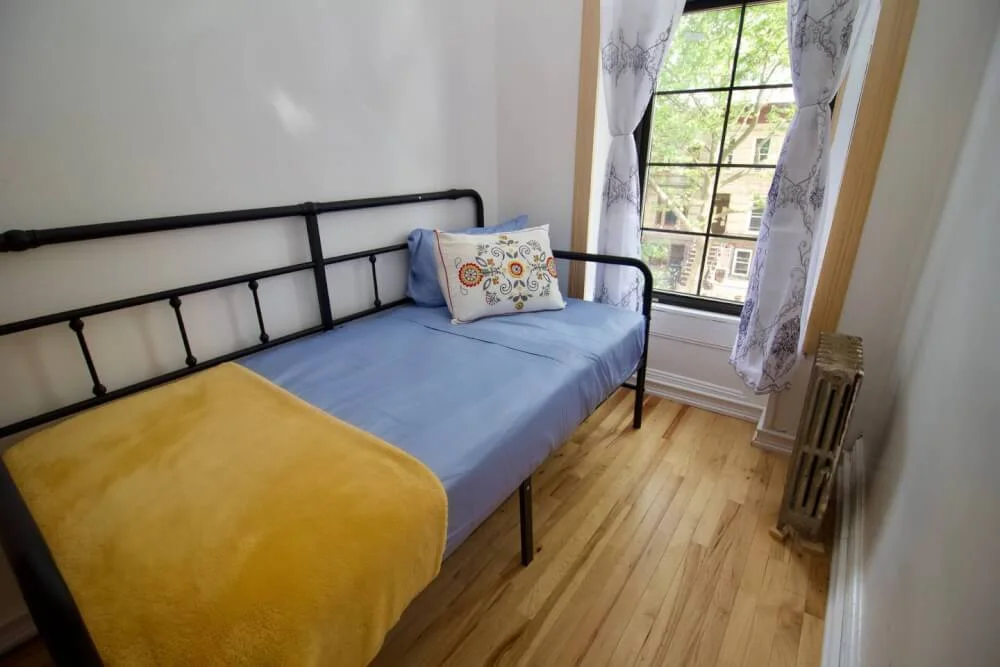 The Barton - Cozy 3BR/1BTH Home in Brooklyn - Bedroom 3