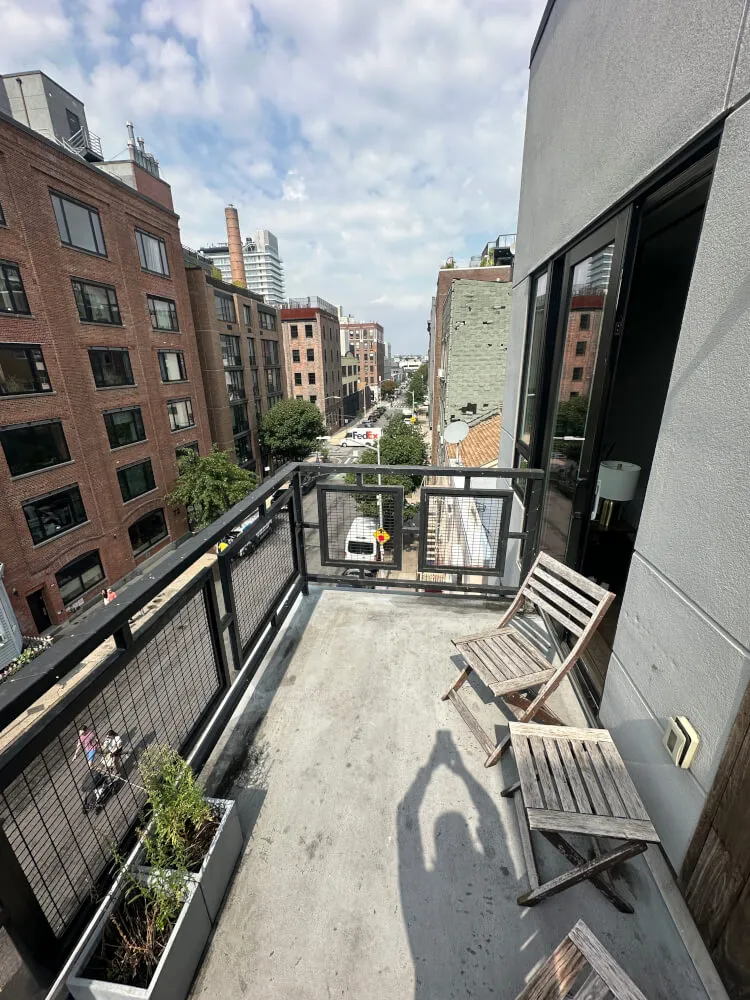 Private Room with Balcony in Williamsburg