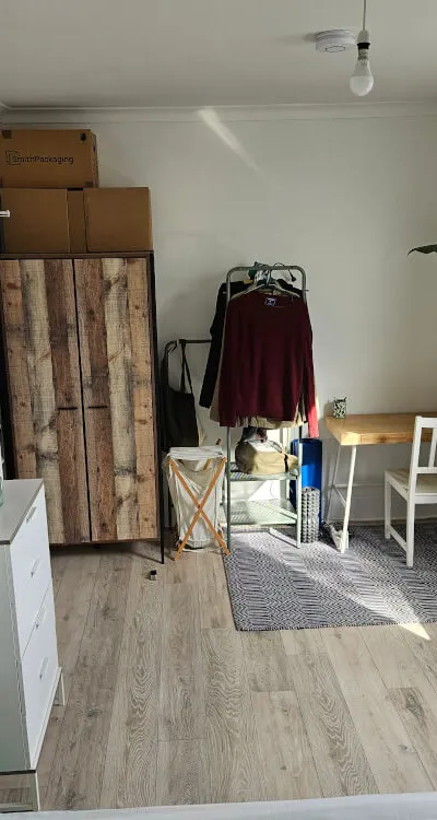 Spacious room + studio in Walthamstow
