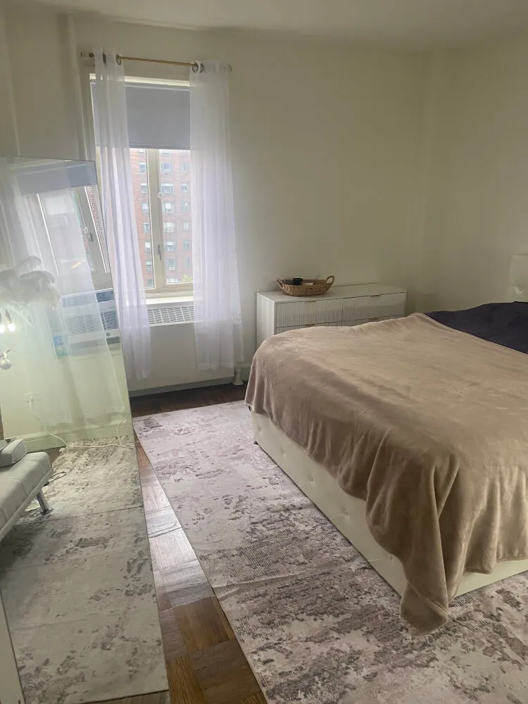 Huge room in Stuytown