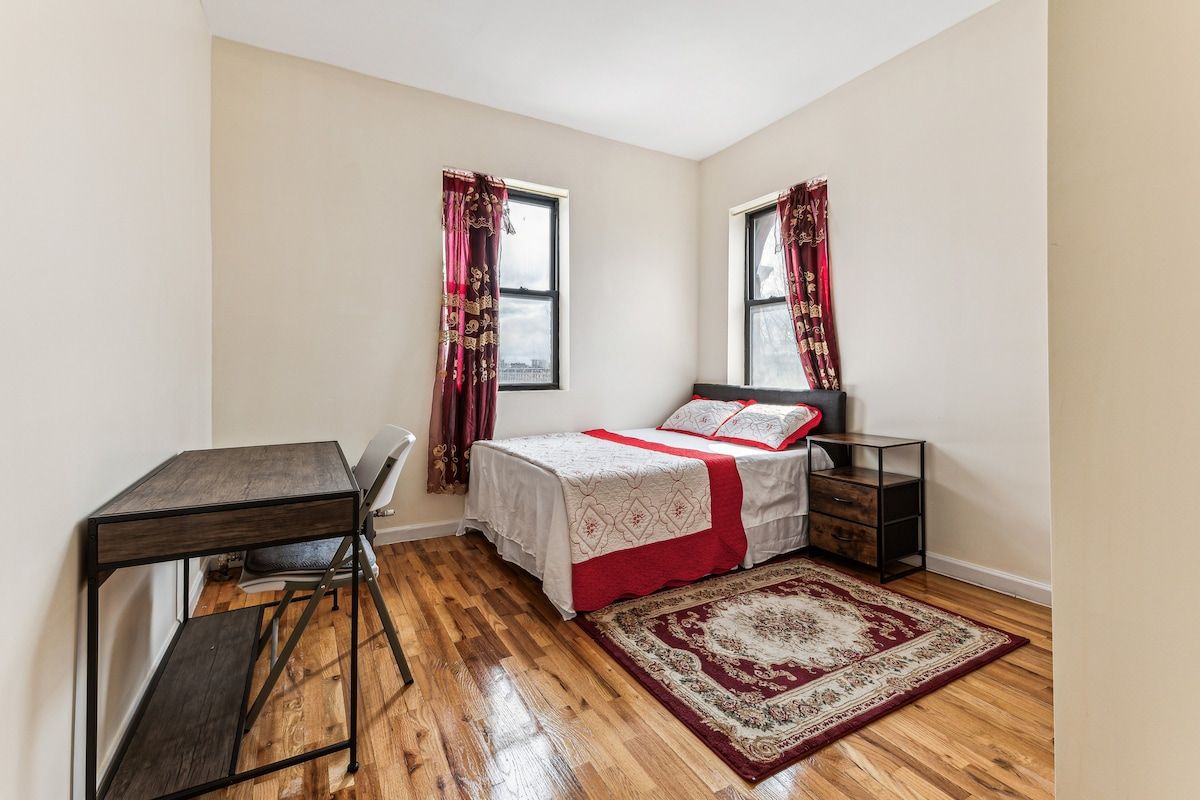 Spacious Room in Empire Blvd with Large Closet