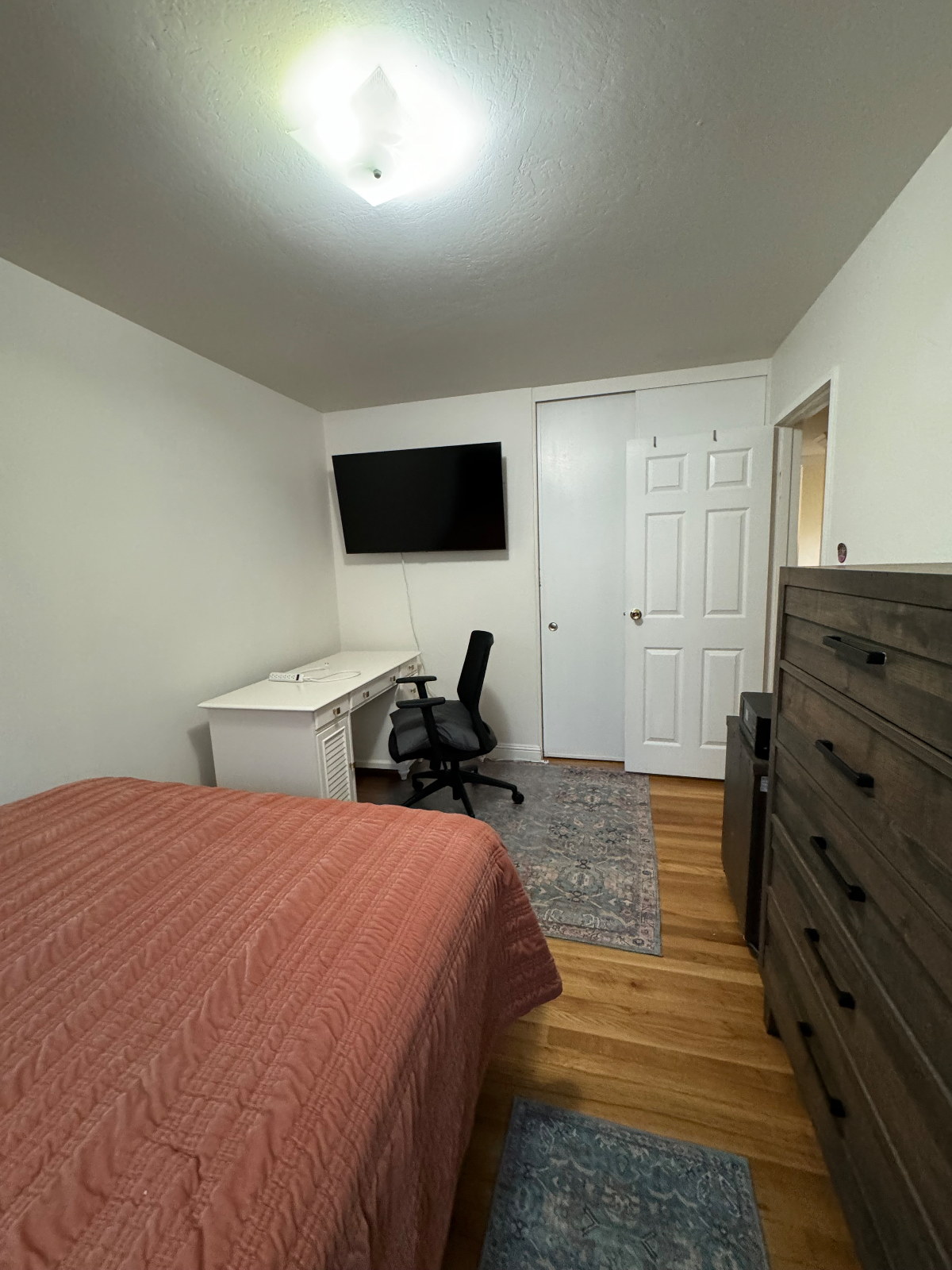 Modern Fully Furnished Home Close To Food...