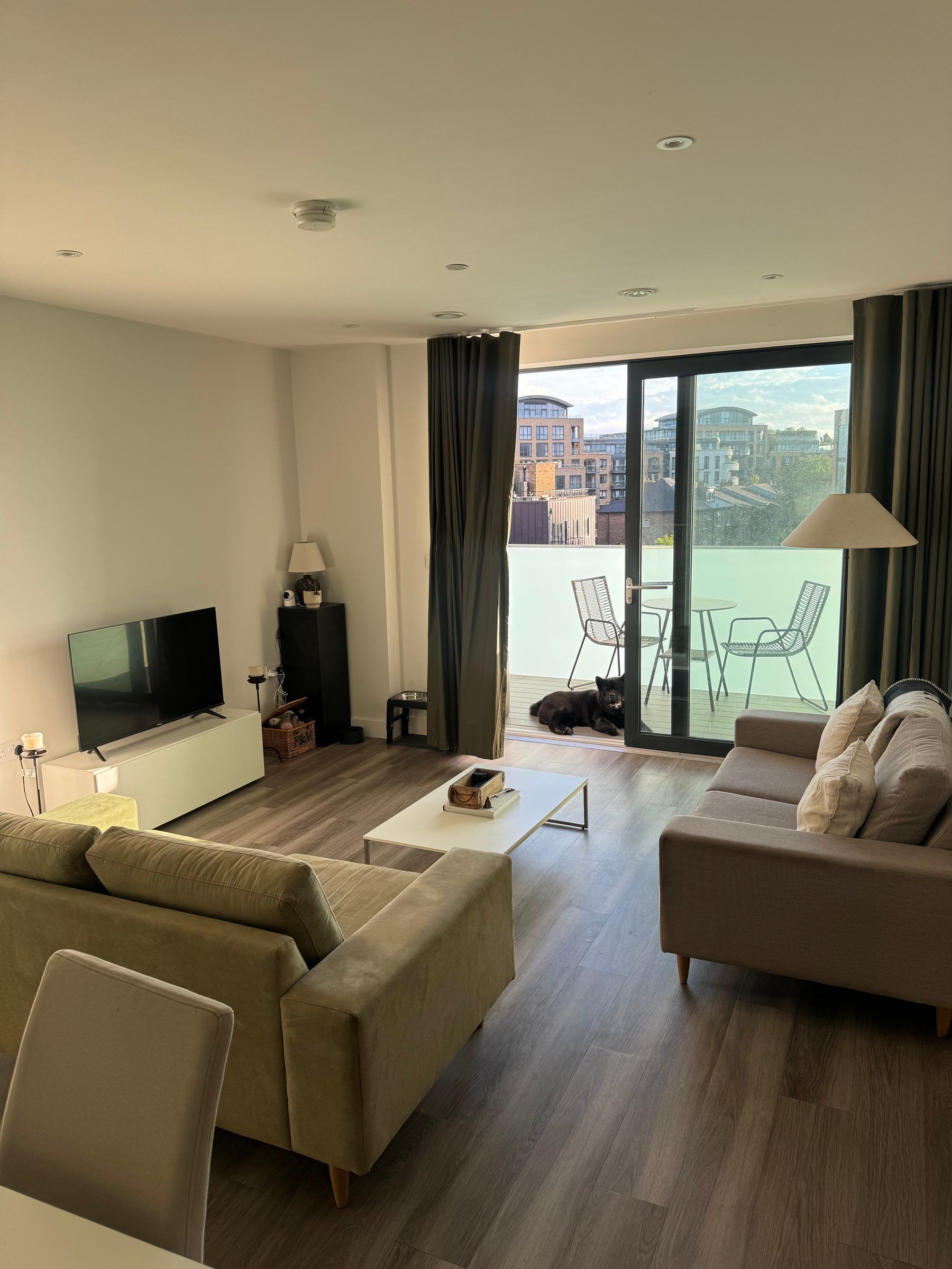 Private room in London available for 2 weeks