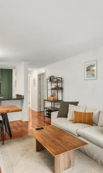 Newly Renovated condo in Kirkalnd WA