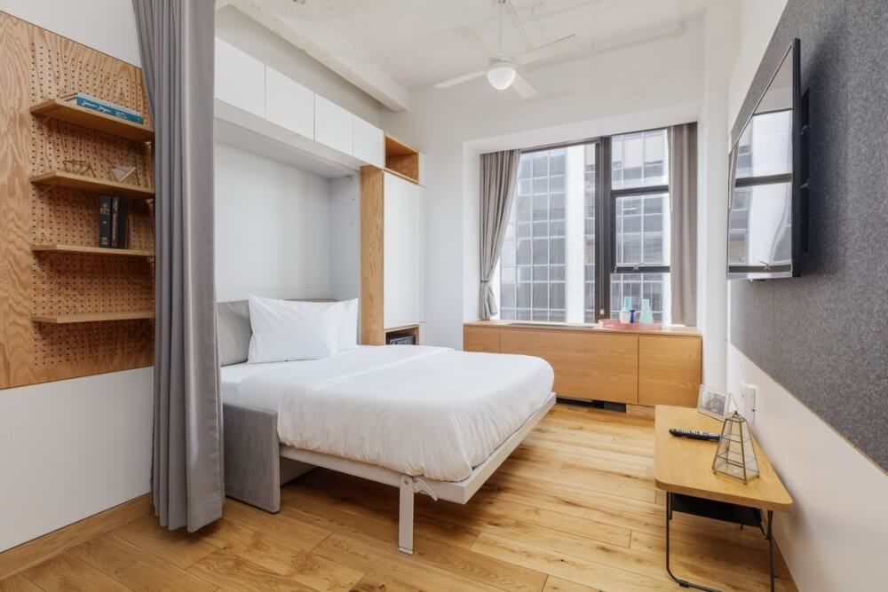 Large Studio on Wall Street with 2 beds & work desk
