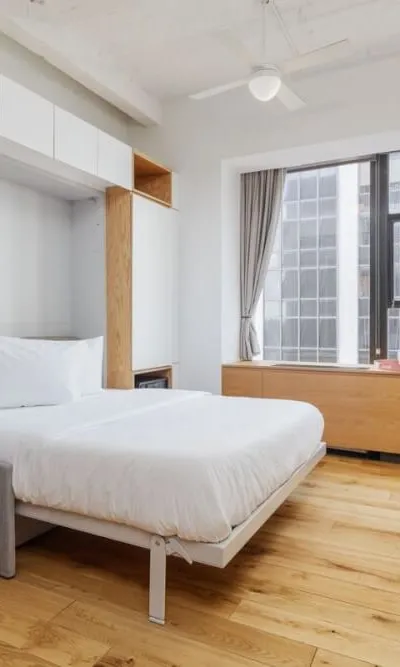 Large Studio on Wall Street with 2 beds & work desk