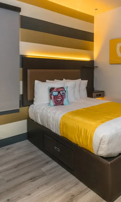 Beautiful rooms with shared bathrooms in Civic Center