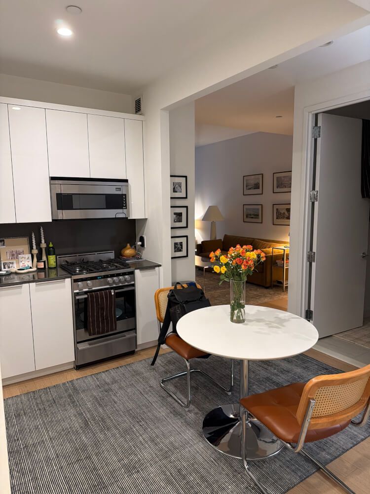 Large modern alcove studio in Seaport/FiDi - Lease Takeover ONLY