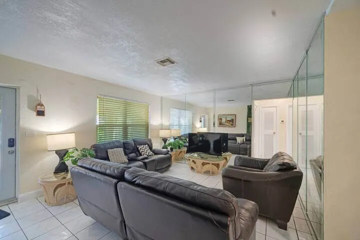 Most Affordable Miami House Fits 8 People