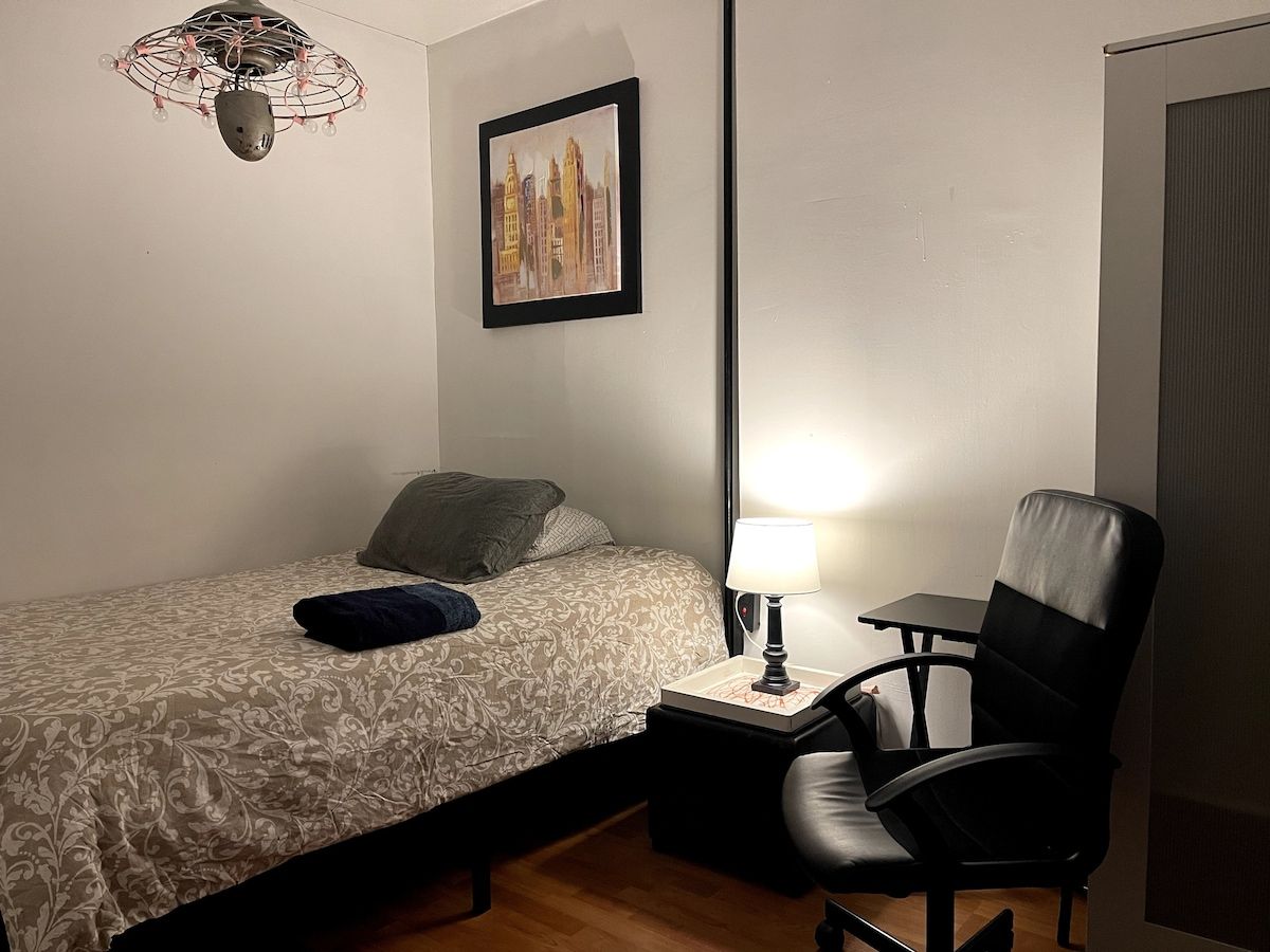 Best Deal: Spacious Room in Prime LES Street