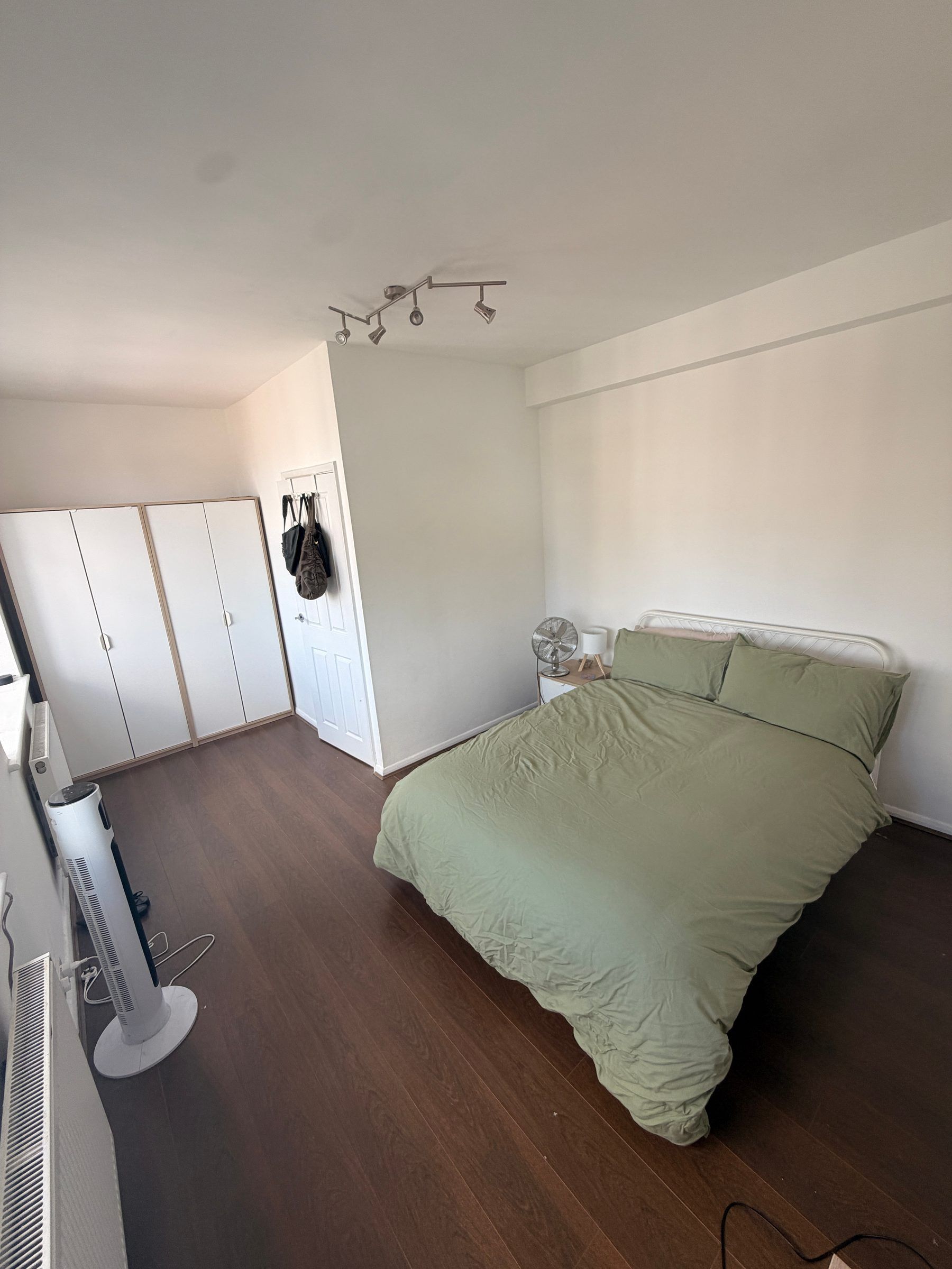 Spacious Room in Kentish Town Flat