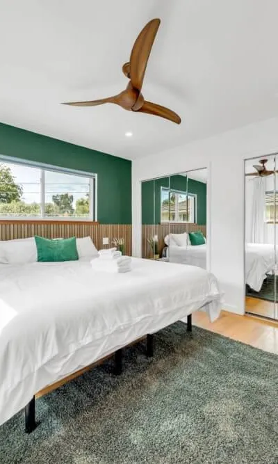 5 Beds Retreat in Pocket• Huge Backyard • Near DT