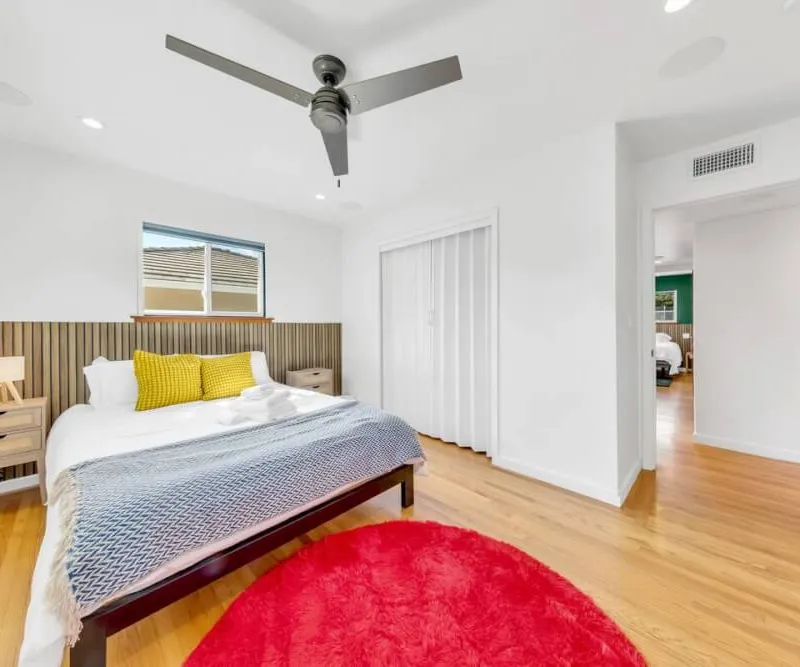 5 Beds Retreat in Pocket• Huge Backyard • Near DT